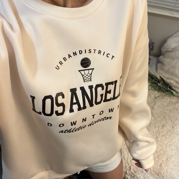 Oversized sweatshirt in cream - Picture 2 of 8